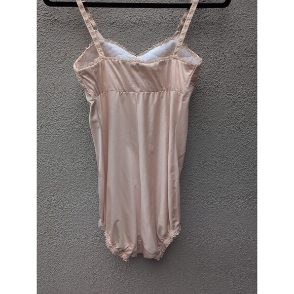 VTG Olga Bodysuit 32 B Lace Trim Legs Bust. Light Padding, Snap Closure. - Picture 12 of 16